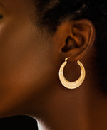 Cargar imagen en el visor de la galería, 14K Yellow Gold over Sterling Silver_Graduated Ribbed Hoop Earrings_I_Heart_1